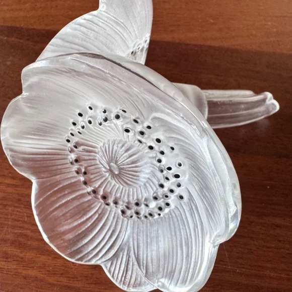 Signed Lalique Crystal Flower Perfume Stopper – Frosted Clear – France - Picture 12 of 16